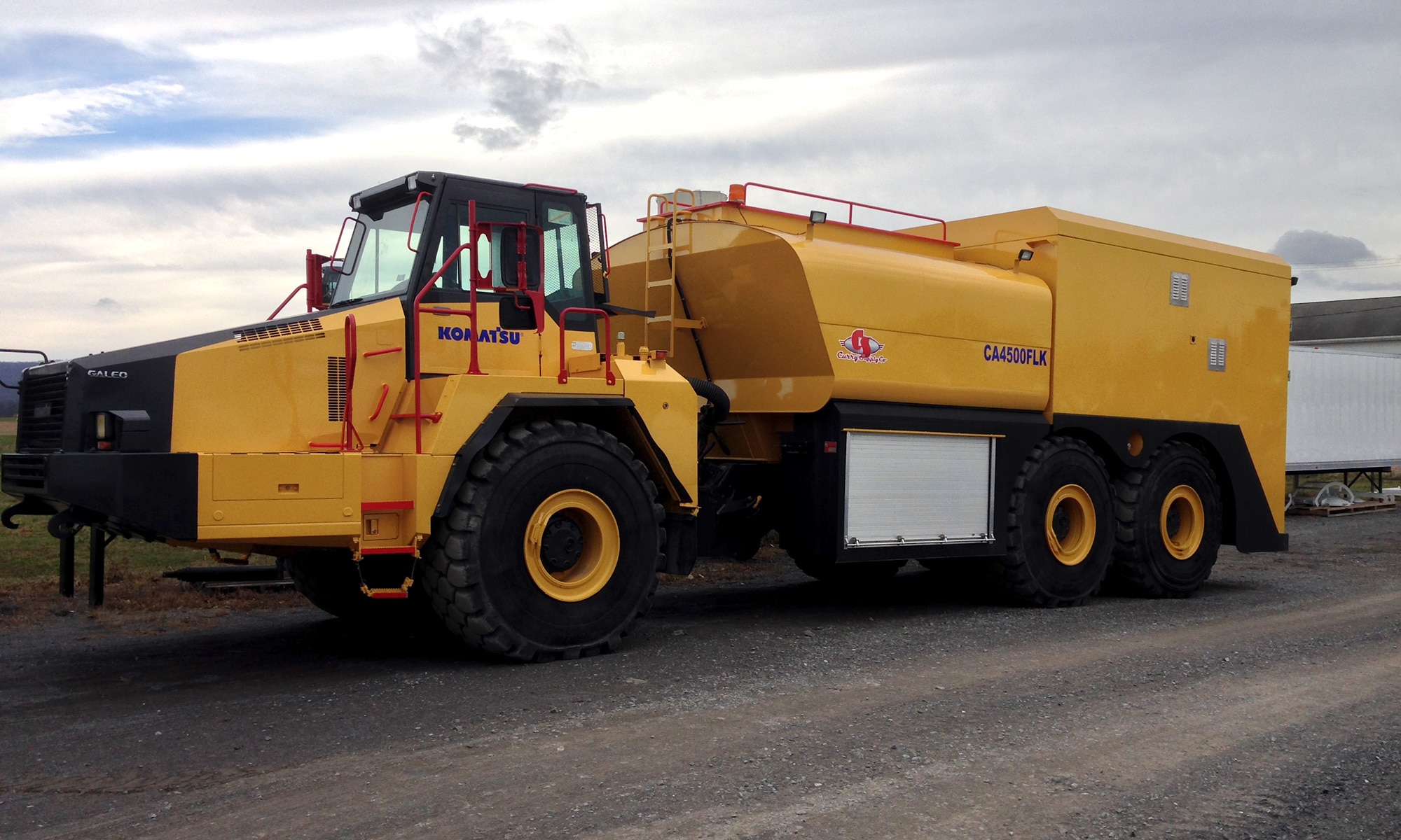 Off-Road Enclosed Fuel/Lube Truck