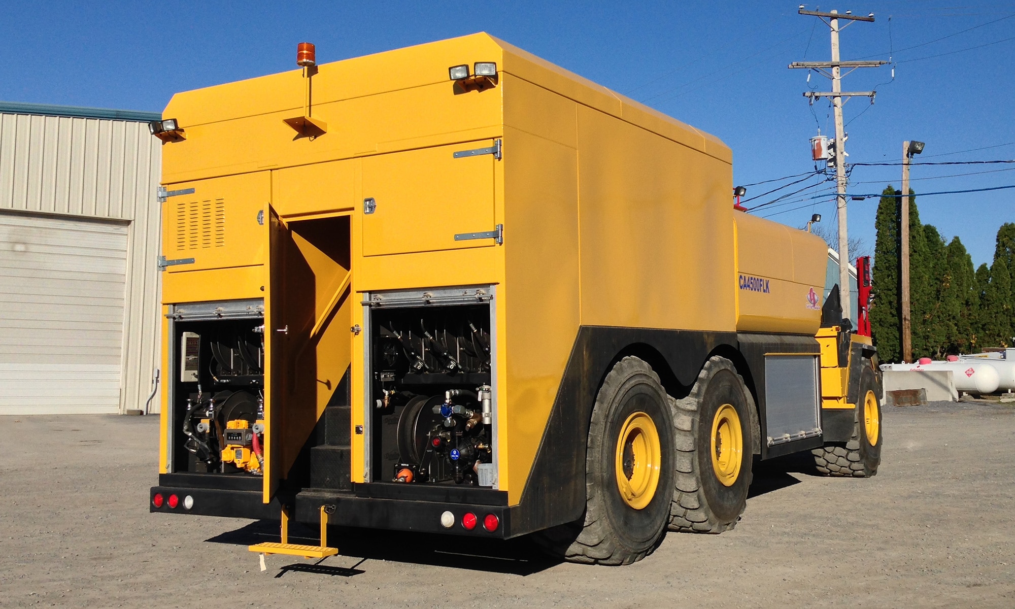 Off-Road Enclosed Fuel/Lube Truck