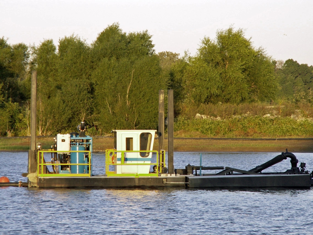 morayclassdredge_sideview